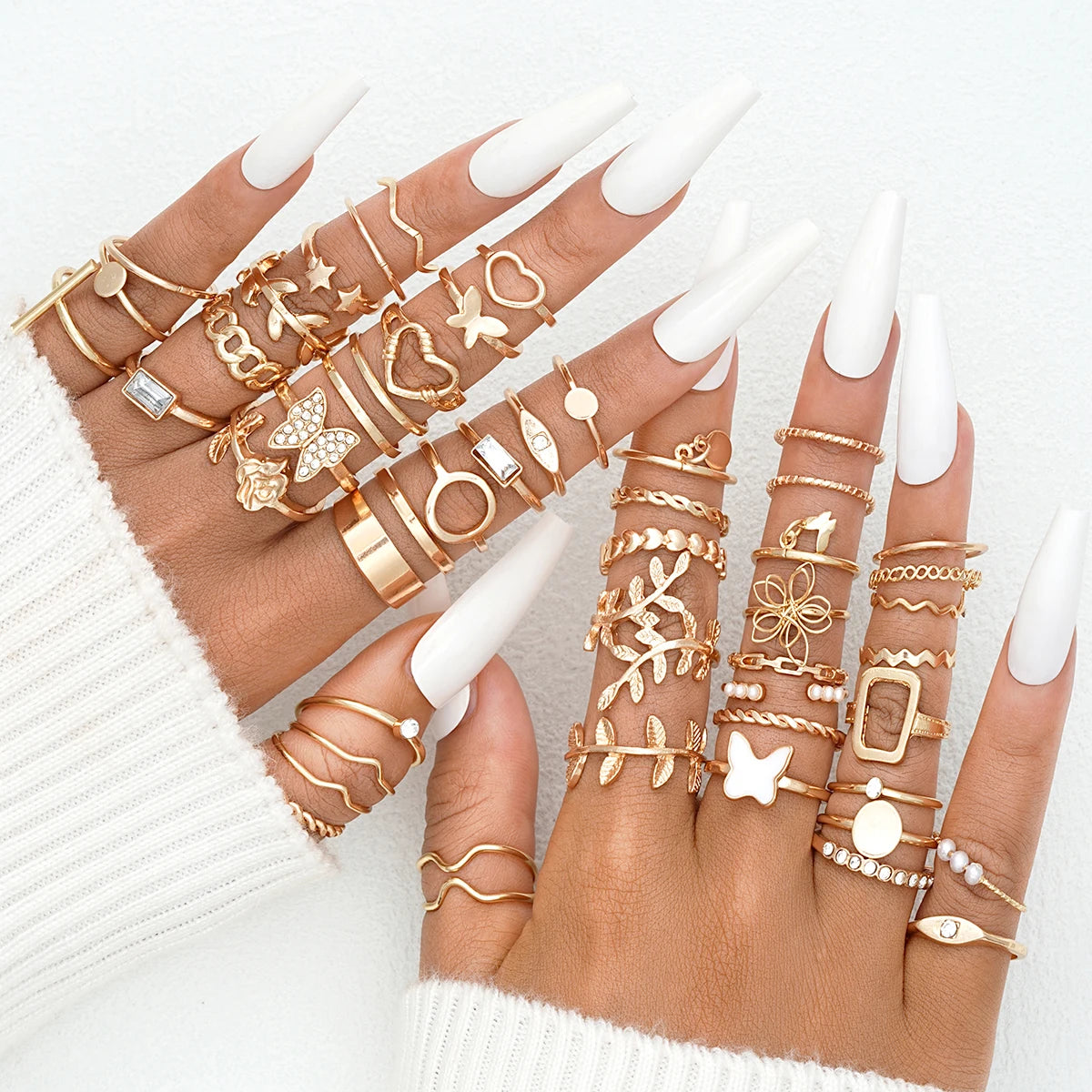 Goldener Herz-Ring im Retro-Stil