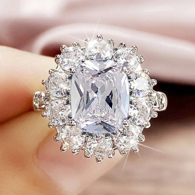 Huitan Design-Ring – Funkelnder Zirkonia-Besatz
