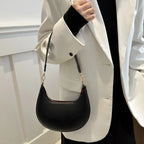 Modern Retro: Elegante Half-Moon Bag aus Soft-Leder