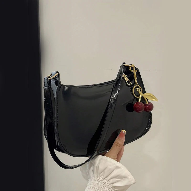 Must-Have Trend-Bag: Chic, Kompakt & inklusive Taschenanhänger