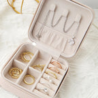 Mini-Schmuckbox aus Leder: Kompakt & Elegant