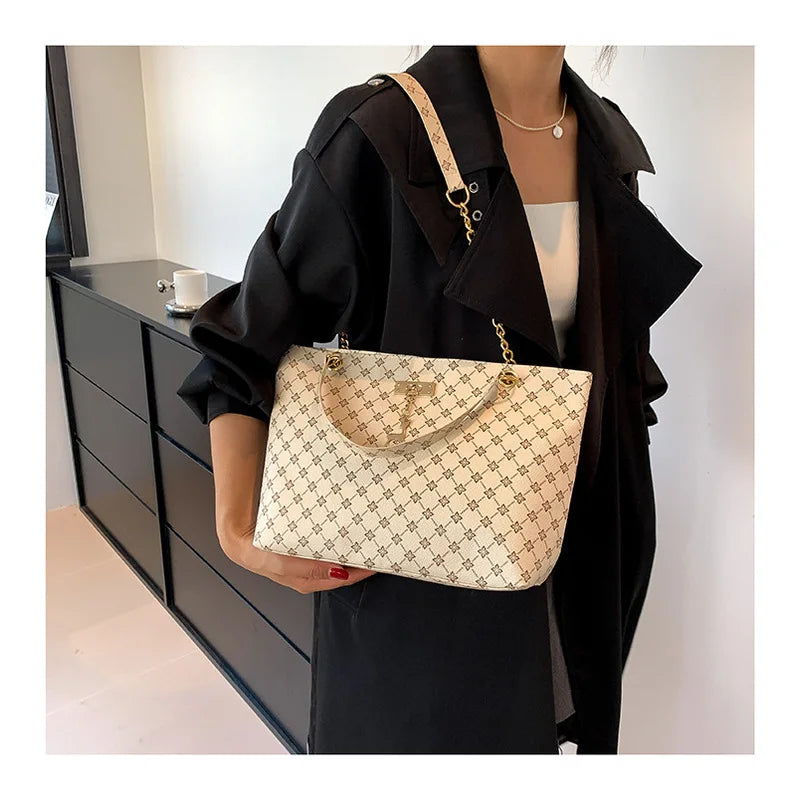 Große Leder-Tote-Bag mit Monogramm-Muster
