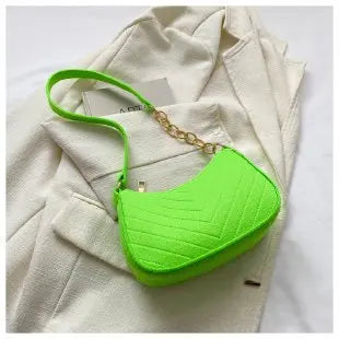 Kompakte Filz-Schultertasche im minimalistischen Design