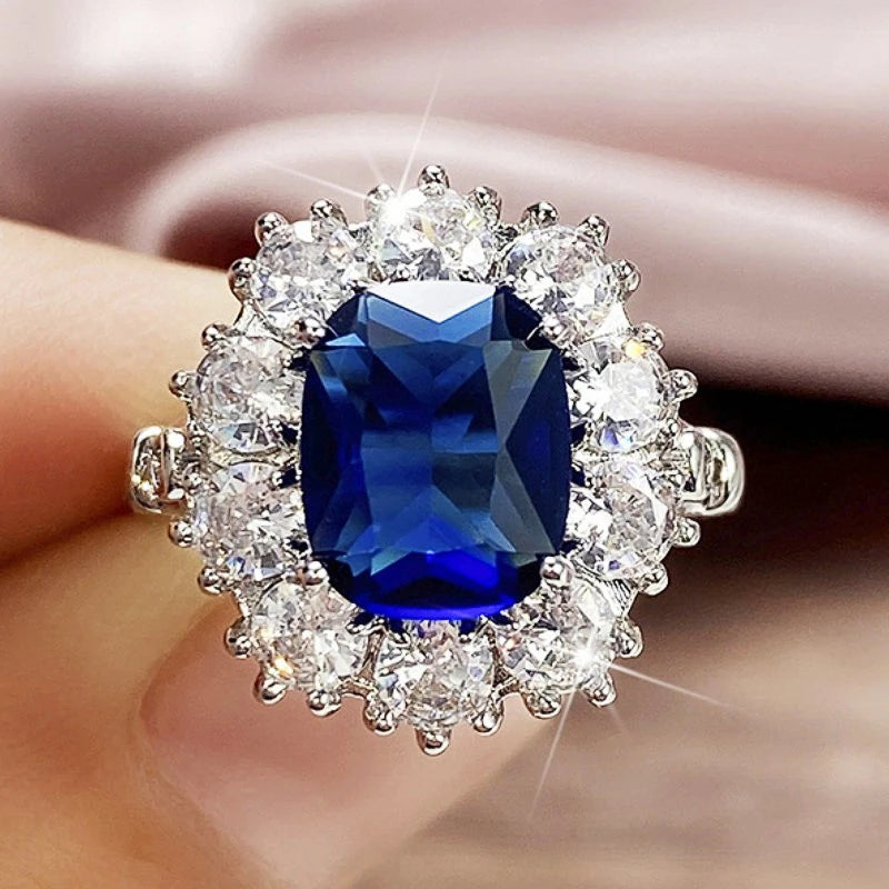Huitan Design-Ring – Funkelnder Zirkonia-Besatz