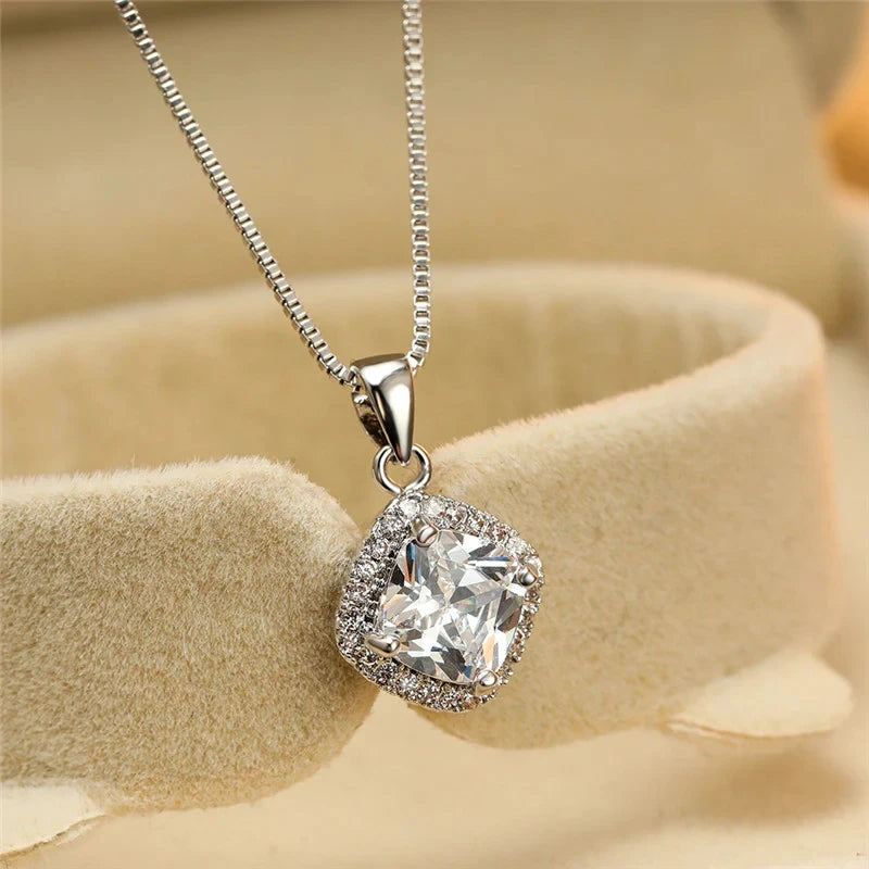 Glamouröse Box-Kette mit Kristall-Anhänger