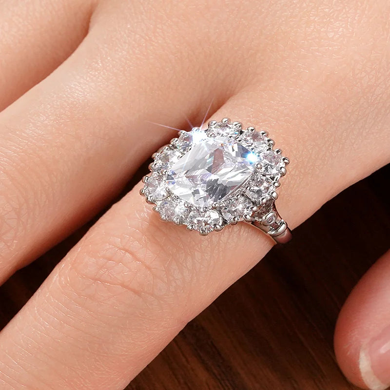 Huitan Design-Ring – Funkelnder Zirkonia-Besatz