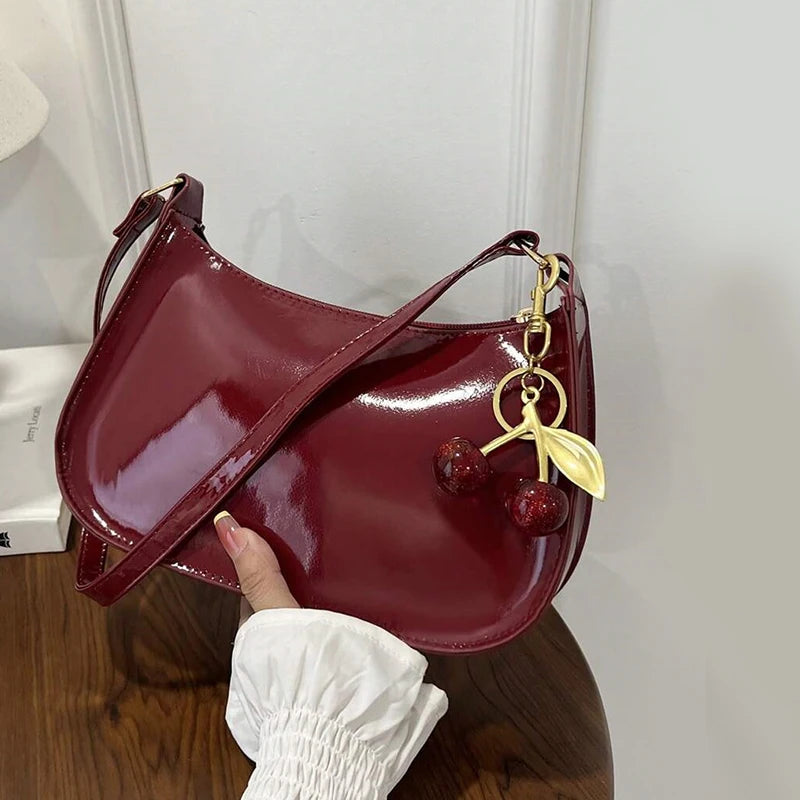 Must-Have Trend-Bag: Chic, Kompakt & inklusive Taschenanhänger