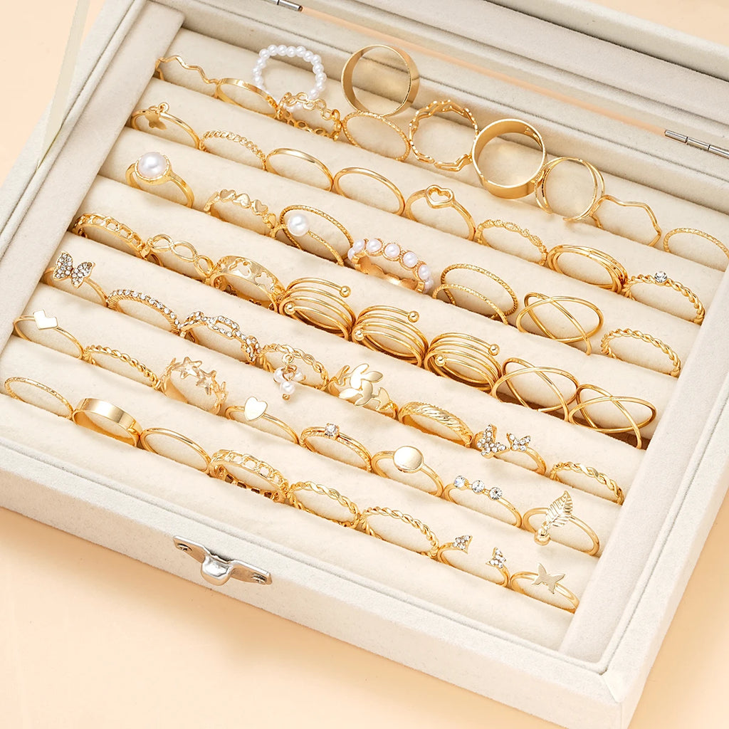 Goldener Herz-Ring im Retro-Stil