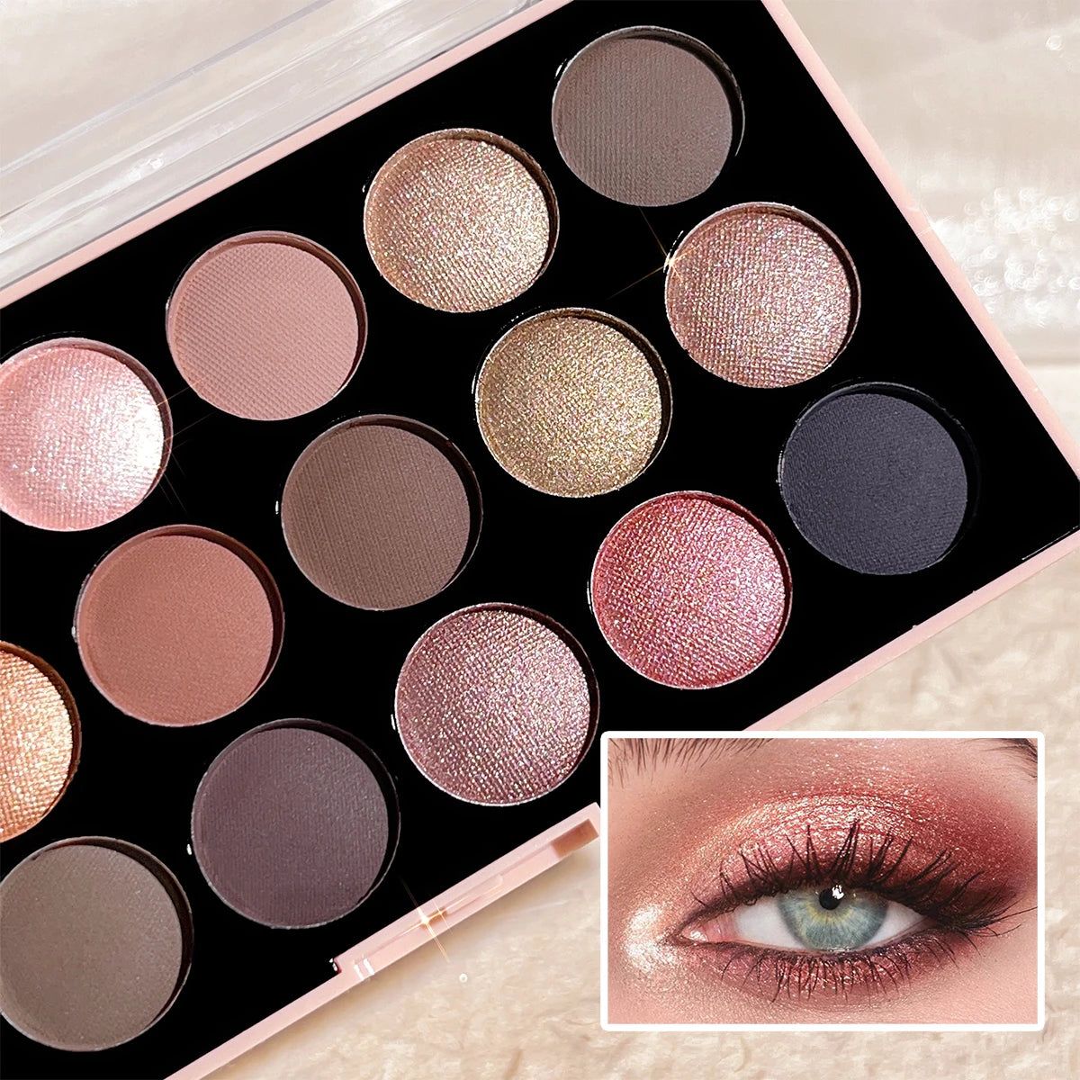 Endlose Looks: Vielseitige Eyeshadow Palette mit intensiven Pigmenten