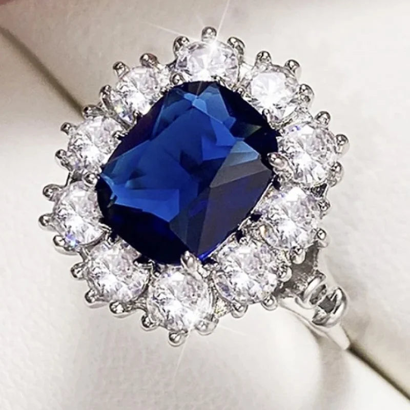 Huitan Design-Ring – Funkelnder Zirkonia-Besatz