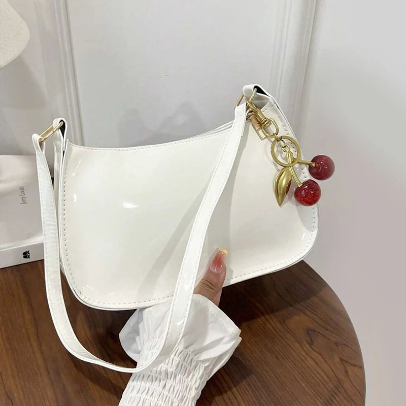 Must-Have Trend-Bag: Chic, Kompakt & inklusive Taschenanhänger