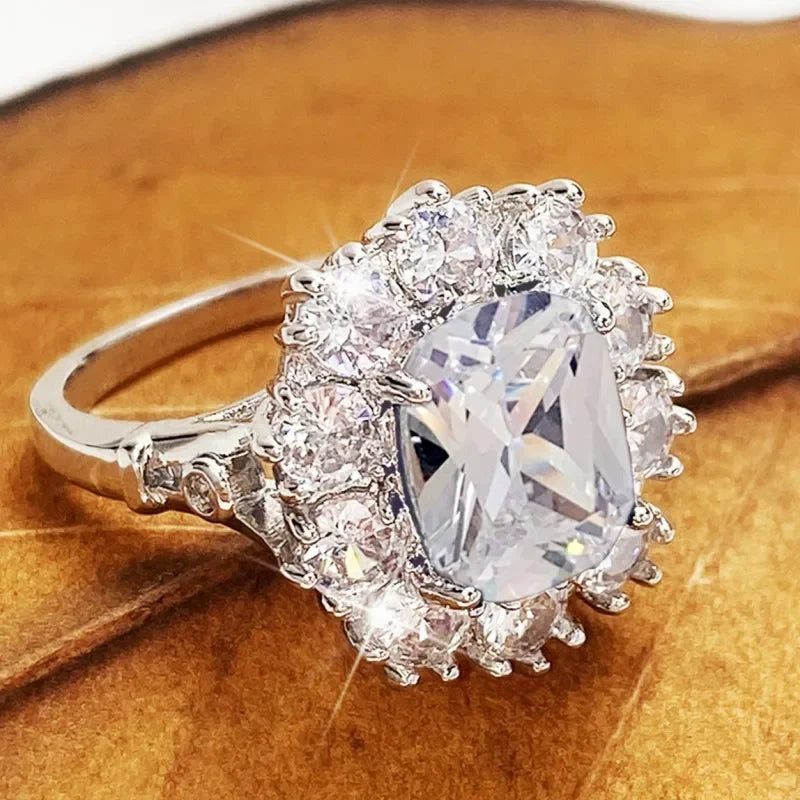 Huitan Design-Ring – Funkelnder Zirkonia-Besatz