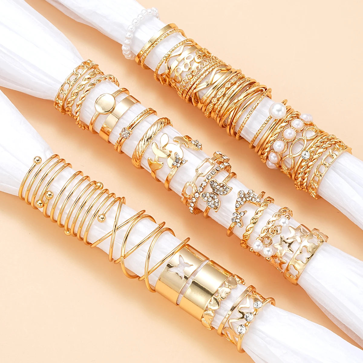 Goldener Herz-Ring im Retro-Stil
