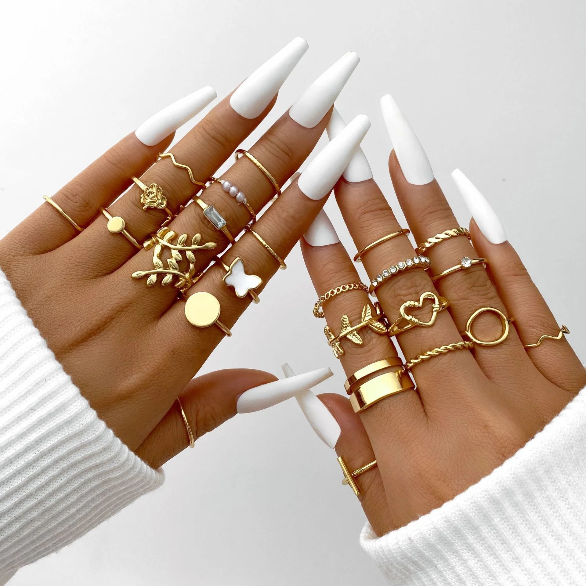 Goldener Herz-Ring im Retro-Stil