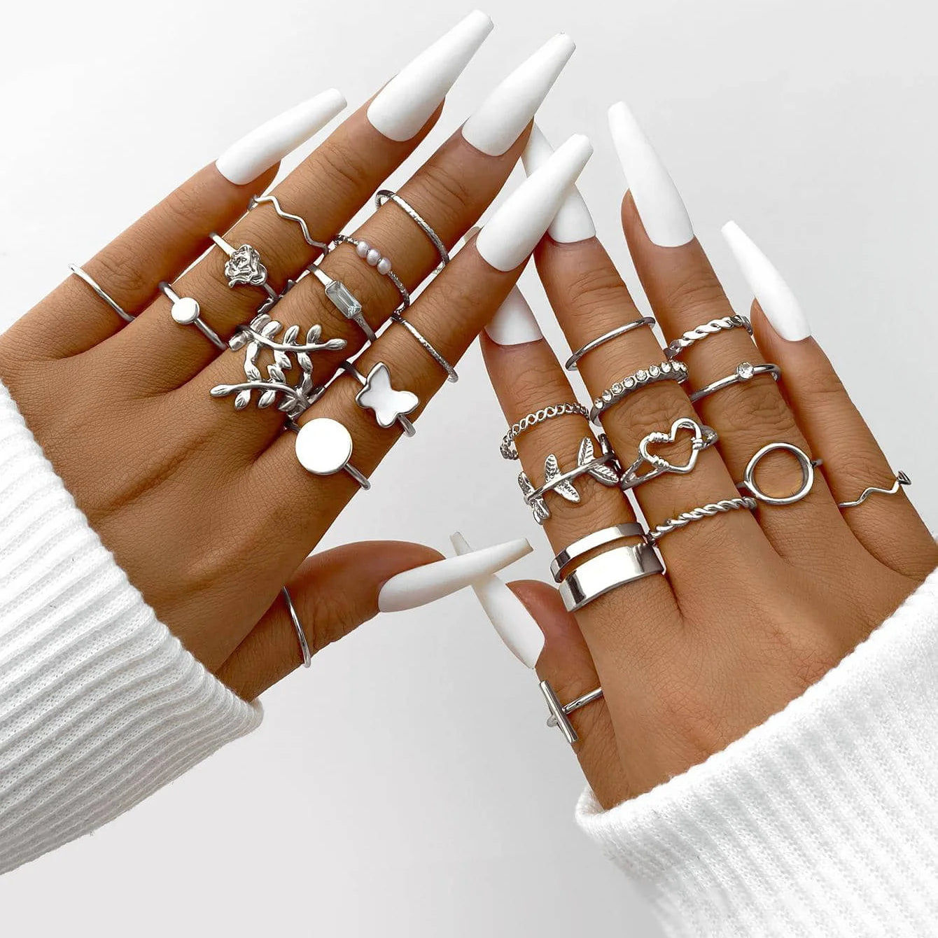 Goldener Herz-Ring im Retro-Stil
