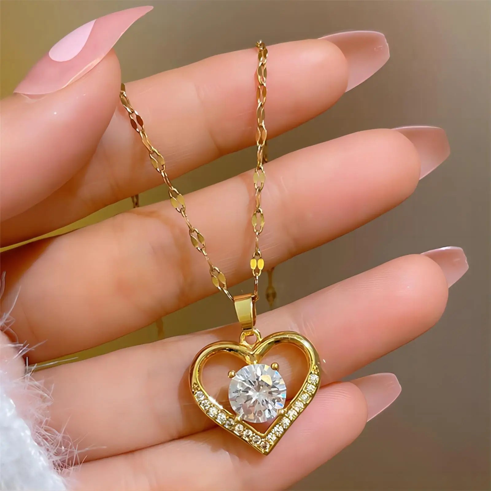 Goldene Herz-Kette aus Edelstahl