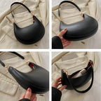 Modern Retro: Elegante Half-Moon Bag aus Soft-Leder