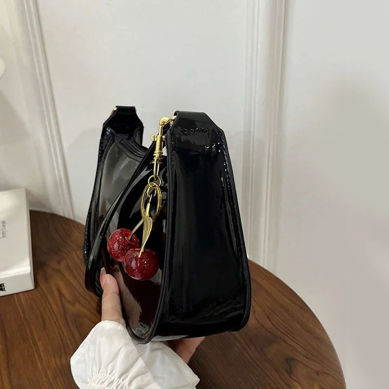 Must-Have Trend-Bag: Chic, Kompakt & inklusive Taschenanhänger