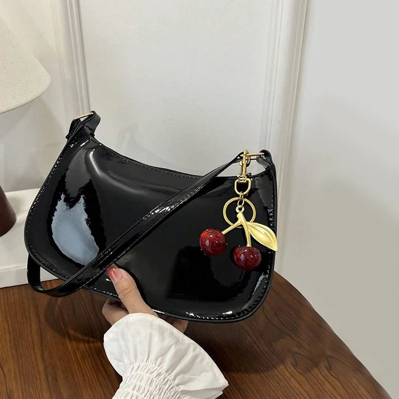 Must-Have Trend-Bag: Chic, Kompakt & inklusive Taschenanhänger